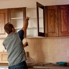 Cabinet Paint That Lasts: Prep, Primers, and Spraying vs. Brushing